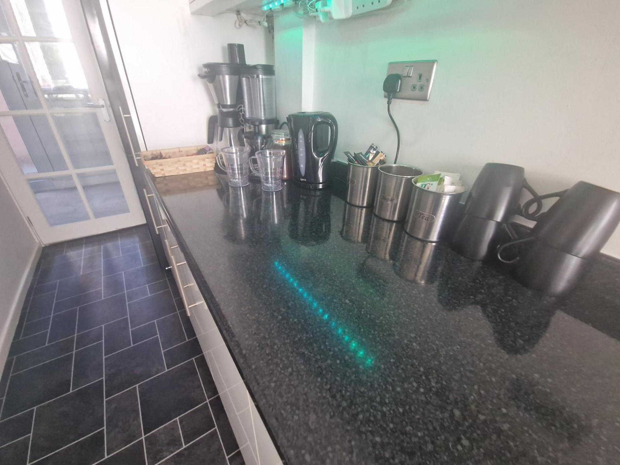 Stylish & Modern 2 Bed House With Free Parking Leeds Apartment Leeds  Exterior photo
